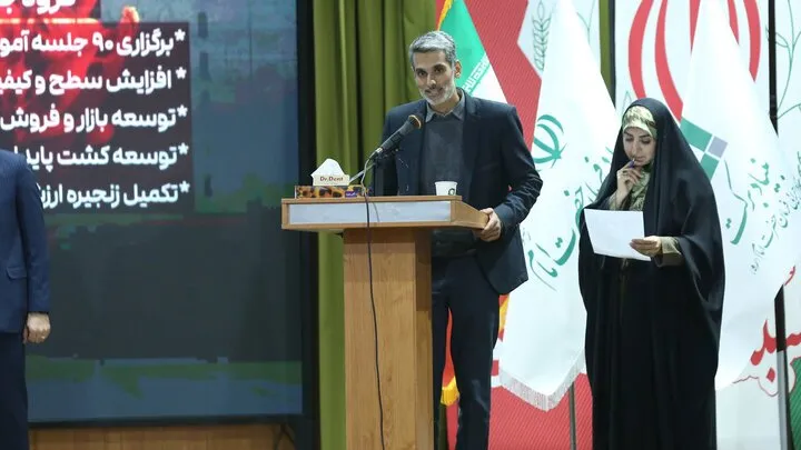 کشت گیاهان دارویی در ۷۰۰ هکتار از مزارع؛ نشان ملی برکت دریافت شد