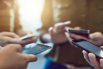ببینید | جهان بدون همراه هوشمند