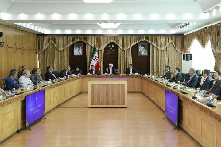 توضیح عارف درباره ماجرای عرضه بنزین با نرخ جدید در کرمان