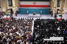 گزارش تصویری | دیدار جمعی از رای اولی‌ها و خانواده‌های شهدا با رهبر انقلاب
