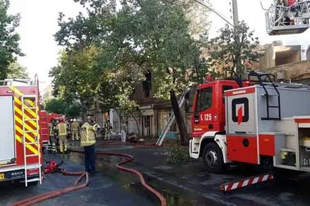 انفجار و آتش‌ سوزی در کارگاه شارژ سیلندرهای گاز در میدان خراسان (+عکس)
