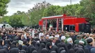 عبور پیکر شهدای خدمت از میان خیل جمعیت