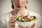 سرطان سینه را با این خوراکی های دم دستی از خود دور کنید