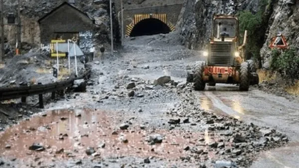احتمال ریزش سنگ در کوهستان‌های شمال