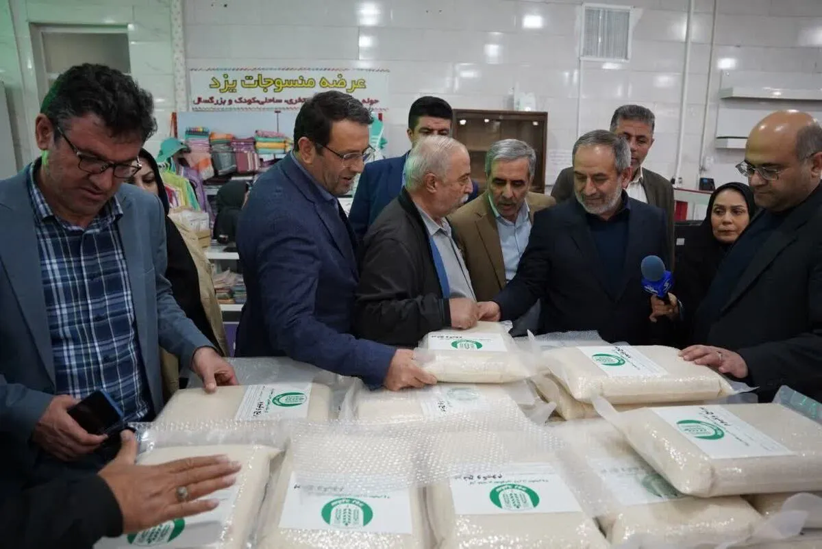 بازدید معاون اقتصادی استاندار و فرماندار قزوین از مراکز عرضه کالاهای اساسی