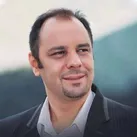 هنرمندان کنار نیرو‌های مسلح و مردم امید و مقاومت می‌آفریند
