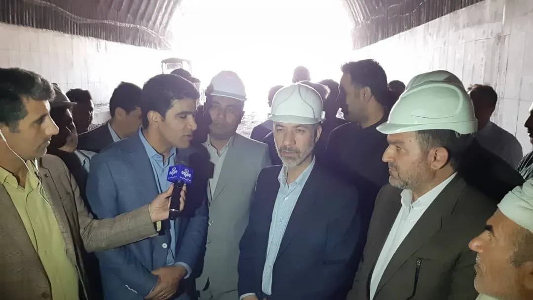 معاون رئیس جمهور با استقبال فرماندار پاوه وارد شهرستان شد/بازدید وزیر نیرو از پروژه احداث تونل سیاه طاهر در شهرستان ثلاث باباجانی