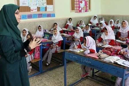 54 درصد معلمان از بانوان هستند | نخبگان اولین گروه در آماج نفوذ دشمن هستند