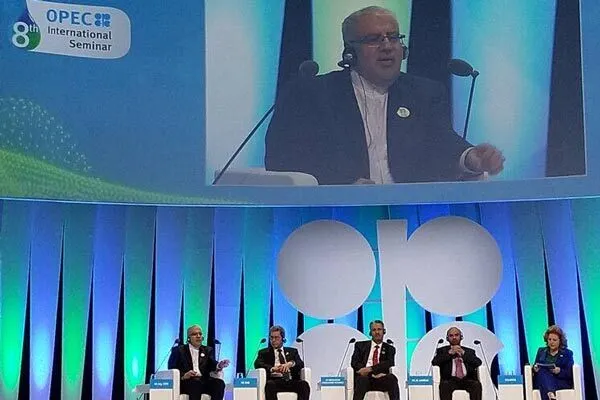 امضای ۴۰ میلیارد دلار قرارداد نفتی در ۲۰ ماه گذشته