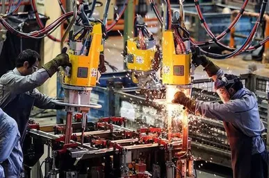 برق صنعتی در ایران ۱۵ برابر گران‌تر از برق خانگی است