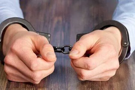 بازداشت سارق تلفن همراه در متروی تهران / سارق انباری‌های محله مجیدیه زن بود