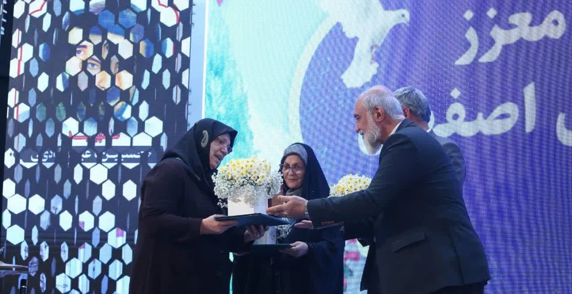 به مناسبت ۲۱ آبان ماه؛ مراسم یادواره شهدای پتروپالایش اصفهان با حضور مسولان برگزار شد