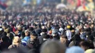 مطالبه جوانی جمعیت در یک برنامه زنده