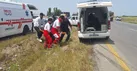 امدادرسانی نجاتگران هلال‌احمر ایذه به مصدومان حادثه انحراف سواری پژو ٢٠٦