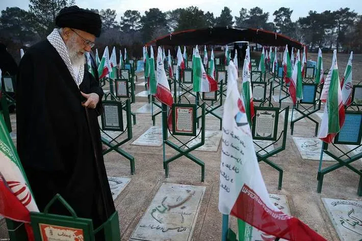 رهبر انقلاب: خون مطهر شهدا حقانیت جمهوری اسلامی را بر جبین تاریخ ثبت کرد