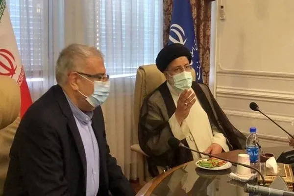 بازدید سرزده رییس‌جمهوری از وزارت نفت برای بررسی وضعیت جایگاه‌های سوخت +عکس