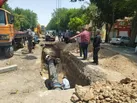 تلاش شهرداری برای رفع مشکل شکستگی لوله آب در خیابان حکیم‌نظامی