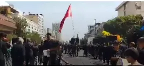 ببینید | عزاداری زائران و مجاوران در جوار بارگاه ملکوتی امام رضا(ع)