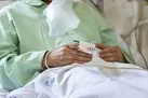 سرم برای بیمار کرونایی معجزه نمی‌کند / عواقب خطرناک خوددرمانی