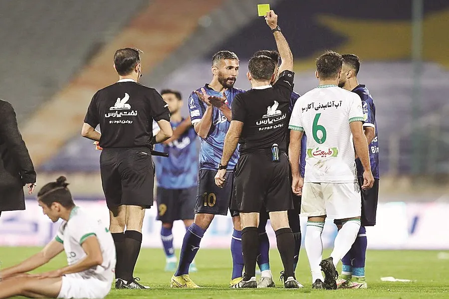 لطفا VAR بیاورید!