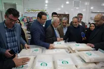 بازدید معاون اقتصادی استاندار و فرماندار قزوین از مراکز عرضه کالاهای اساسی