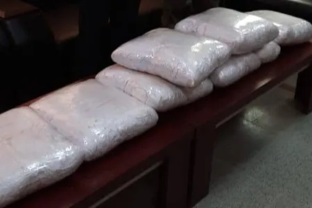 جاسازی ۱۲ کیلو مواد مخدر در دستگاه ساندویچ‌ ساز