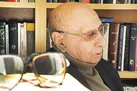 فردوسی، منتقد است نه گزارشگر