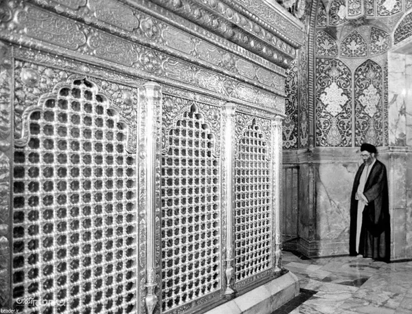 تصاویری از حضور رهبر انقلاب اسلامی در حرم حضرت فاطمه معصومه (سلام&zwnj;الله&zwnj;علیها)