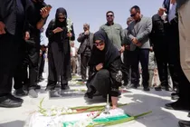 حضور رئیس سازمان حفاظت محیط زیست بر مزار شهدای زابل