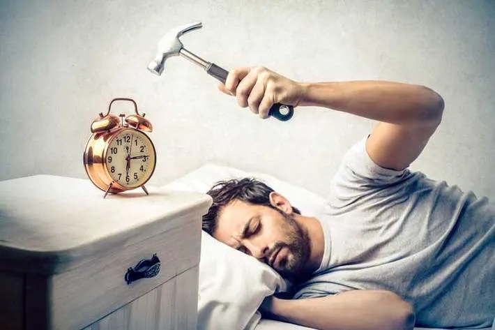راه‌حل های کاربردی برای افرادی که خواب‌شان سنگین است