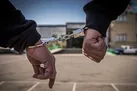 ۶ فقره موبایل‌ قاپی فقط در چند ساعت / سارق حرفه‌ای با شلیک پلیس به دام افتاد