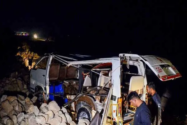 ۲۰ کشته بر اثر واژگونی مینی بوس در پاکستان