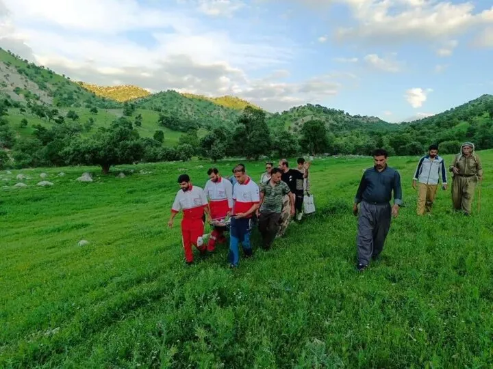 نجات جان گردشگر ۶۷ ساله در ارتفاعات شهرستان بدره