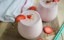 طرز تهیه اسموتی میوه و ماست