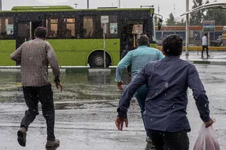 رگبار و کاهش دما تا ۱۰ درجه در برخی استان‌ها / افزایش ارتفاع موج در خلیج فارس