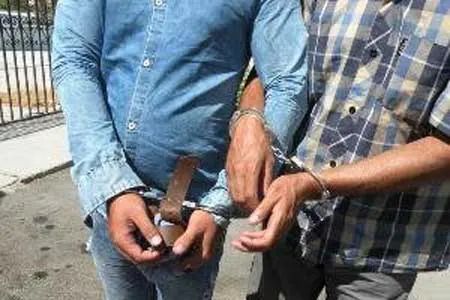 دستگیری موتورسوارانی که موبایل ۸۰ نفر را قاپیدند
