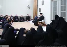 ببینید| دیدار خانواده آیت‌الله مصباح یزدی با رهبر انقلاب