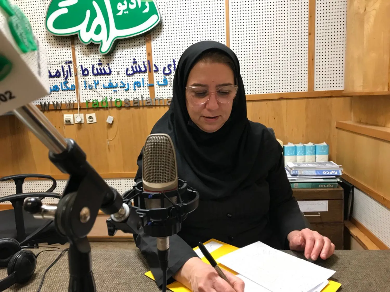 بررسی تبلیغات کاذب و دروغین رسانه‌ها در حوزه سلامت