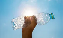تبدیل بطری پلاستیکی به سوخت پاک با نور خورشید