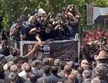 ببینید | اقامه نماز بر پیکر اکبر عبدی