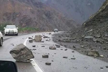تکه سنگ‌ ها، مخاطره رعد و برق را کاهش می‌دهند