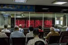 سرنوشت نامعلوم استیضاح وزیر اقتصاد/ جبران کسری بودجه با برداشت از جیب سهامداران 