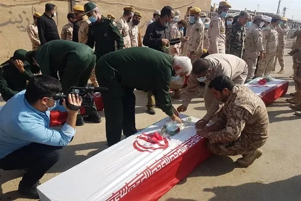 آسمان ایران به حضور شهدا عطرآگین شد/ بازگشت پیکر ۲۰ شهید دفاع مقدس به کشور از مرز شلمچه+ تصویر