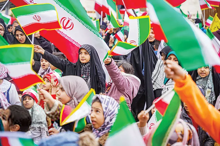 لالایی‌هایی که رزمنده می‌سازد