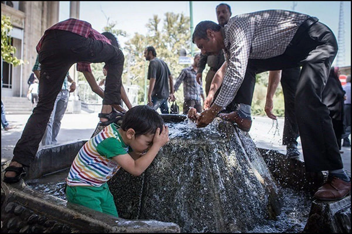 بزرگنمایی درباره افزایش دمای هوا |  رکورد گرمای هوا در تهران 42.6 درجه