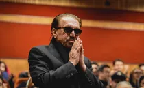 چشم‌آذر، ساز «نمایش» را کوک می‌کند