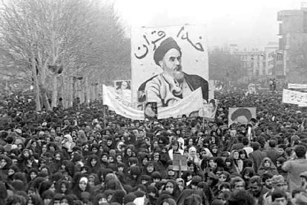 تلاش دشمن برای تحریف تاریخ در فرایند جنگ شناختی | در تبیین جنایات پهلوی کم‌کاری شده است