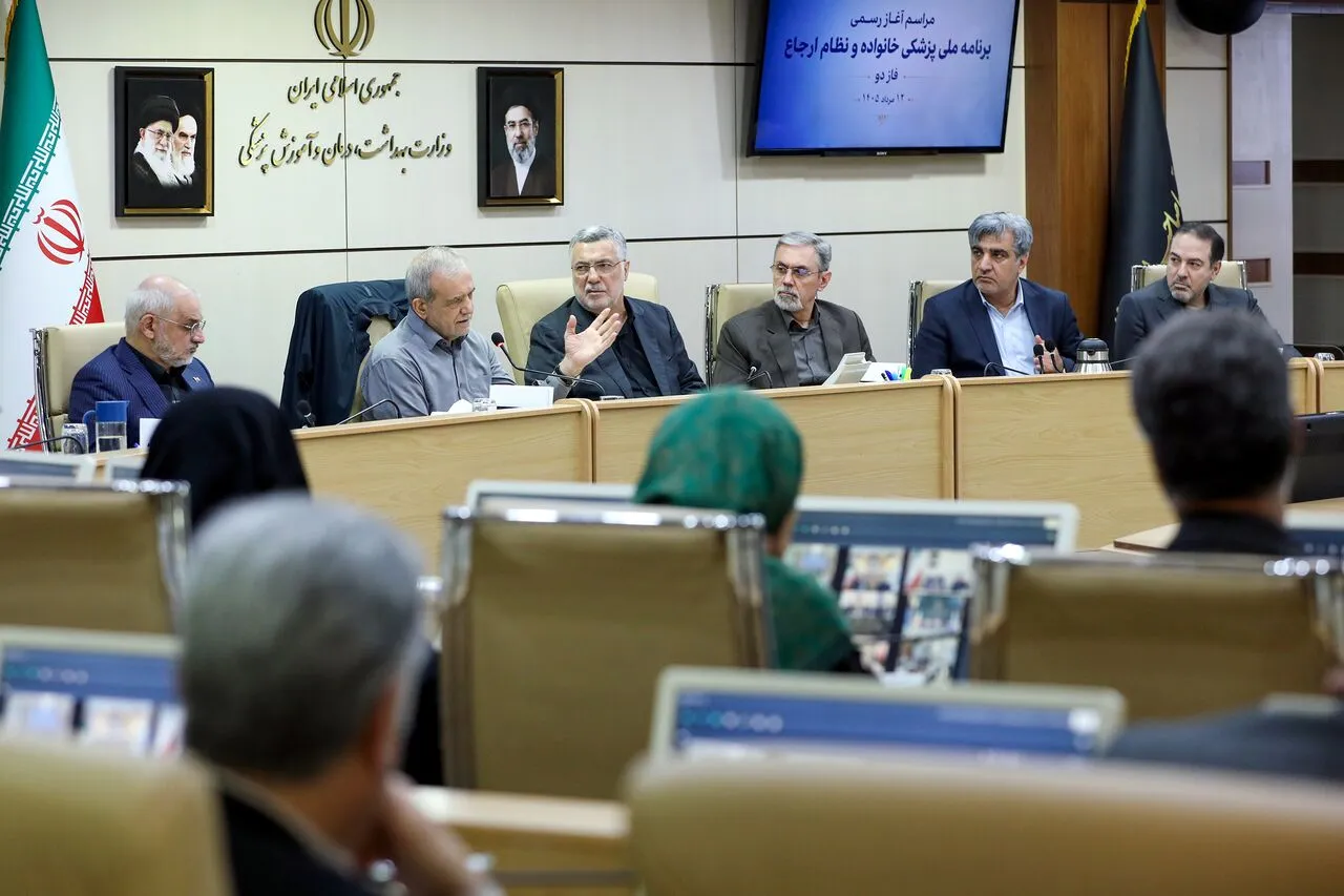 پزشکیان: با اتکا به نخبگان و مدیران با انگیزه می‌توان تحول نظام سلامت را محقق کرد