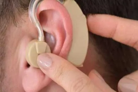 استفاده از سمعک زوال عقل را به تأخیر می‌اندازد