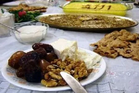 نوجوانان روزه‌دار سه وعده غذایی دریافت کنند